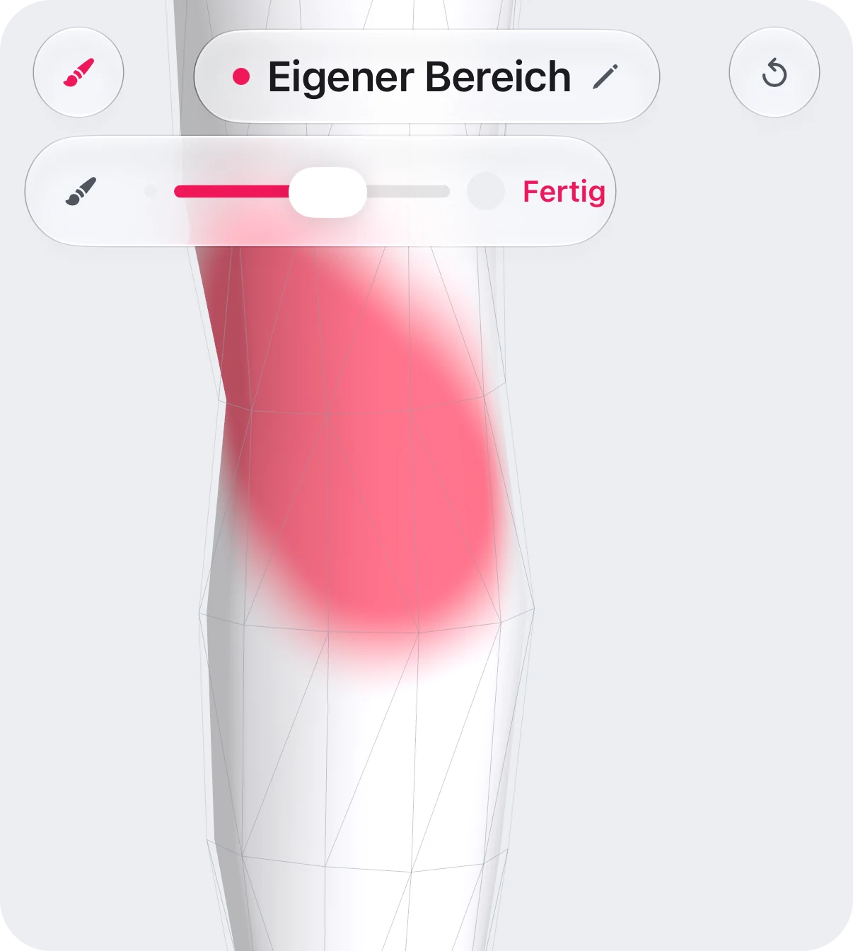 Die Auswahl der Körperstelle im Modus „Pinsel“: ein weich gemaltes Band quer über das linke Knie, oben die Leiste „Eigener Bereich“ und darunter der Regler für die Pinselgröße mit „Fertig“.